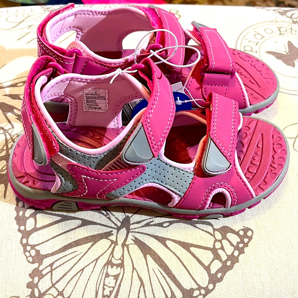 NWT Khombu Girls’ Sandals